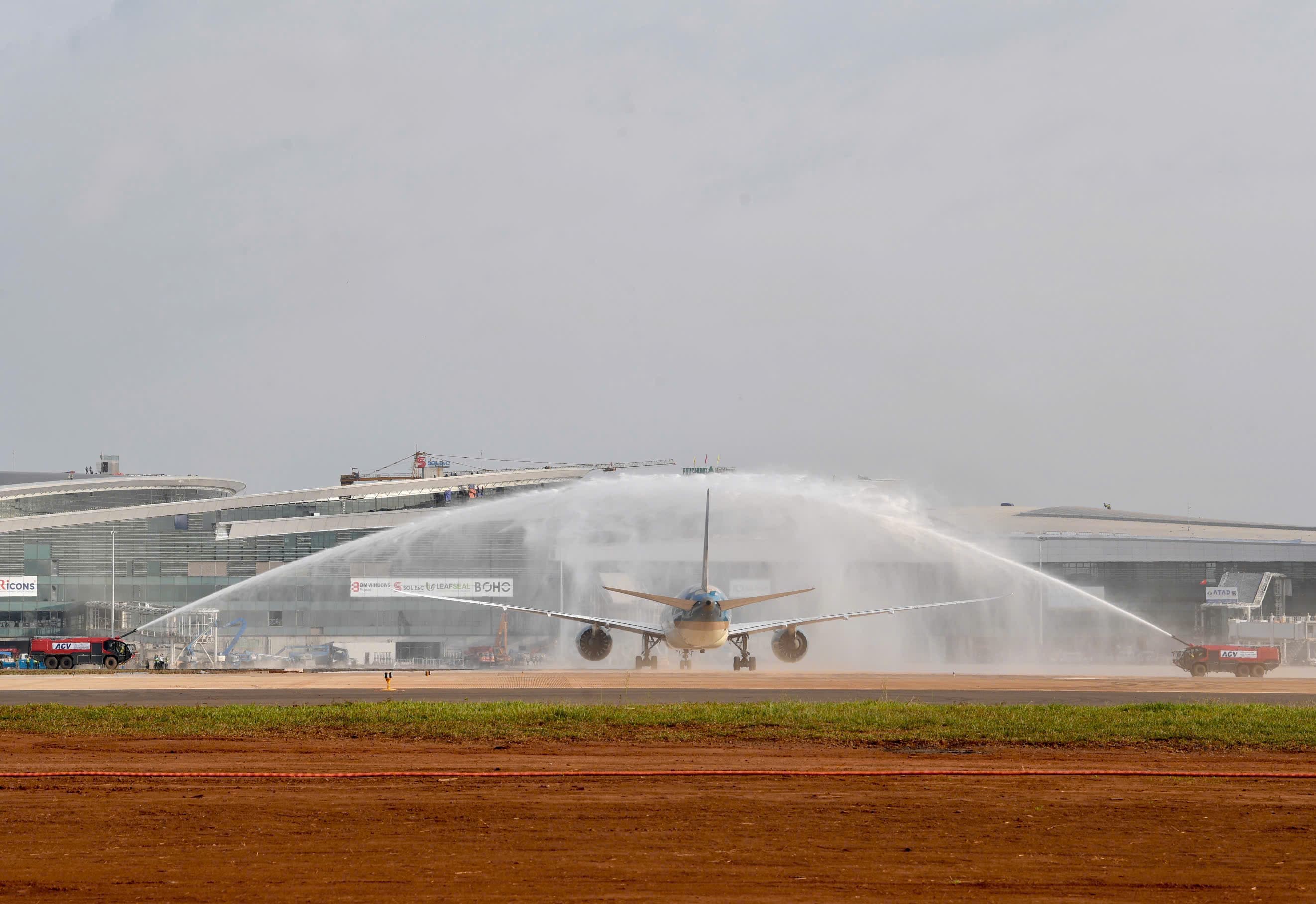 Exterior of Tan Son Nhat Airport T3 domestic terminal with signs.