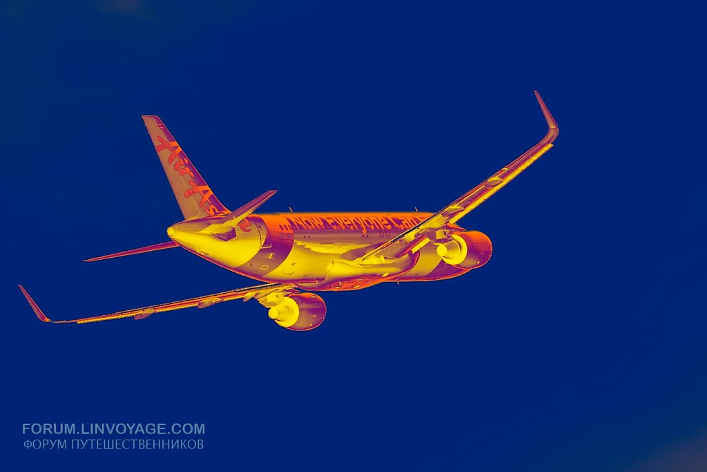 AirAsia plane at Phuket airport XOKA0998bs