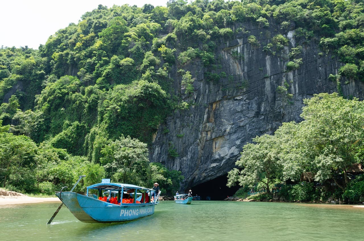 Phong Nha or Ninh Binh in 2026: how to choose between Vietnam's two cave regions