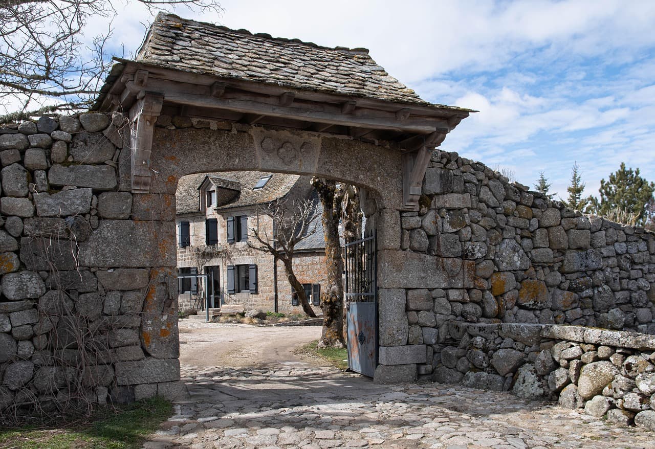 aubrac, village, old town, masonry, architecture, village gate