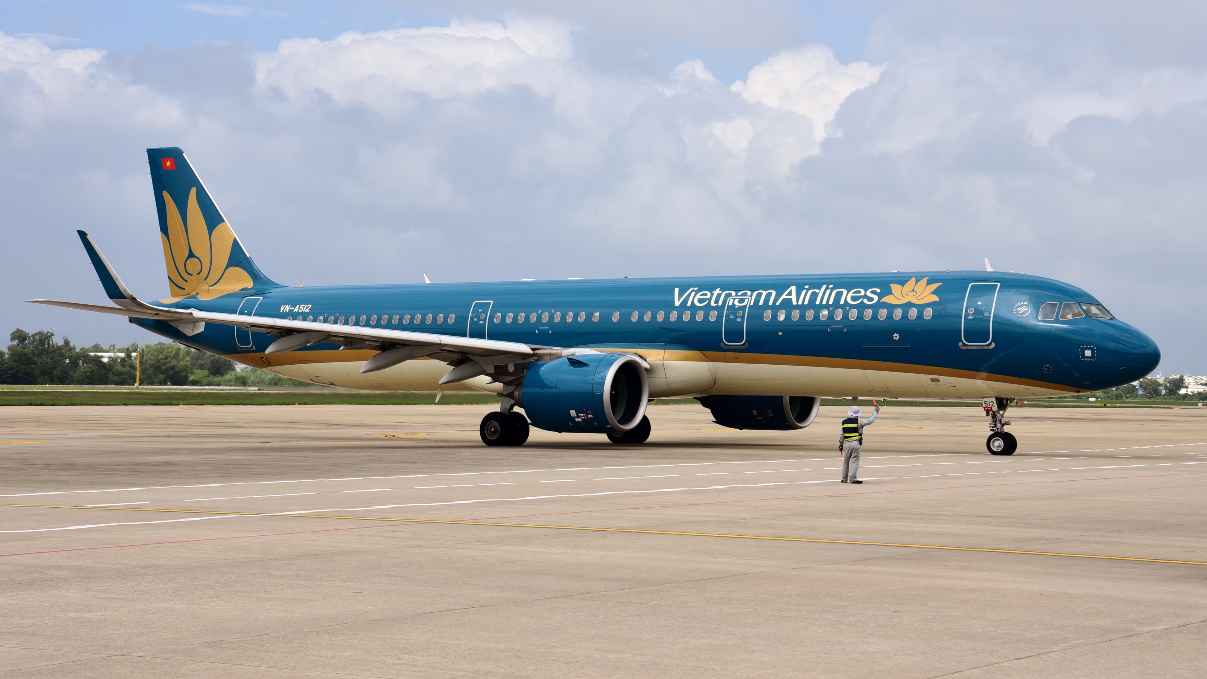 Vietnam Airlines Airbus A321neo VN-A512 Da Nang 2023 (02)